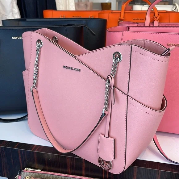 MICHAEL KORS
Jet Set Large X Chain Saffiano Leather Shoulder Tote HandBag
NWT - Picture 16 of 16